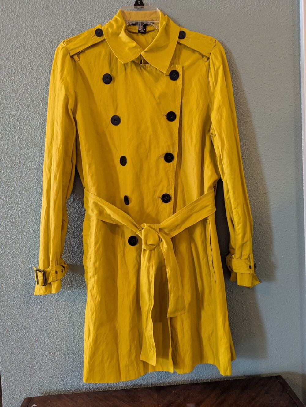 Kenneth Cole REACTION Yellow Button Down Rain Coat w/ Belt. PL